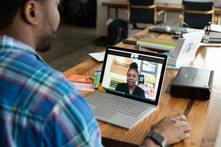 Using PTZ Cameras for Effective Online Teaching and Learning