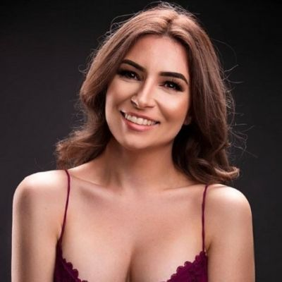 How old is Alinity 